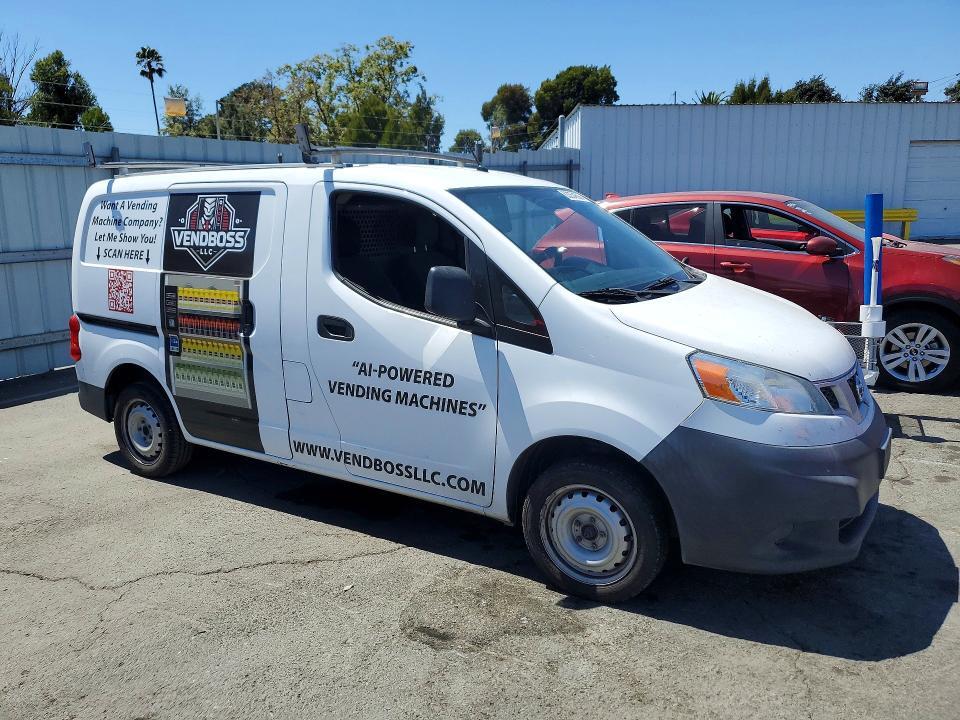 2015 NISSAN NV200 SV — Фото 4 из 13