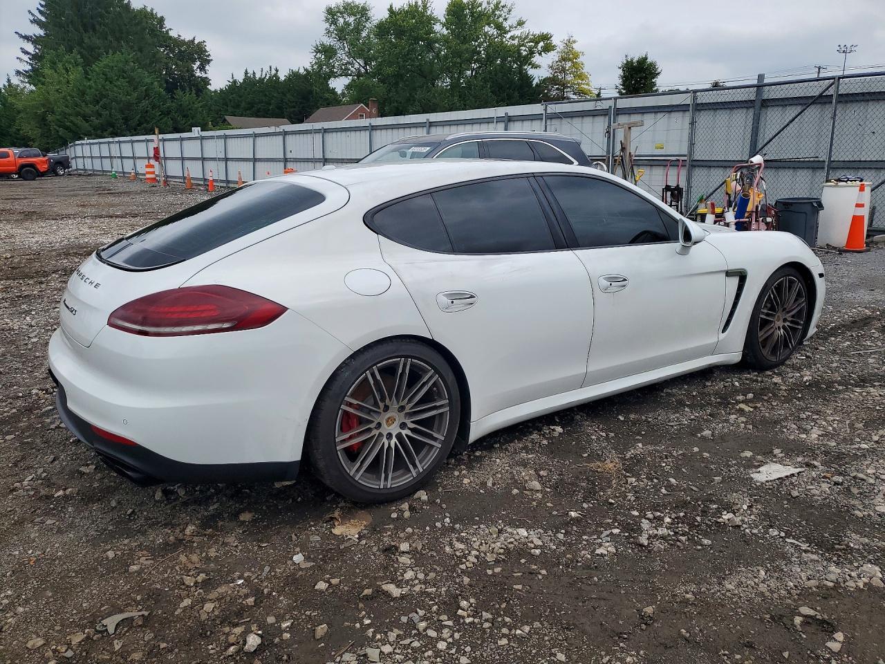 2015 PORSCHE PANAMERA GTS — Фото 3 из 12