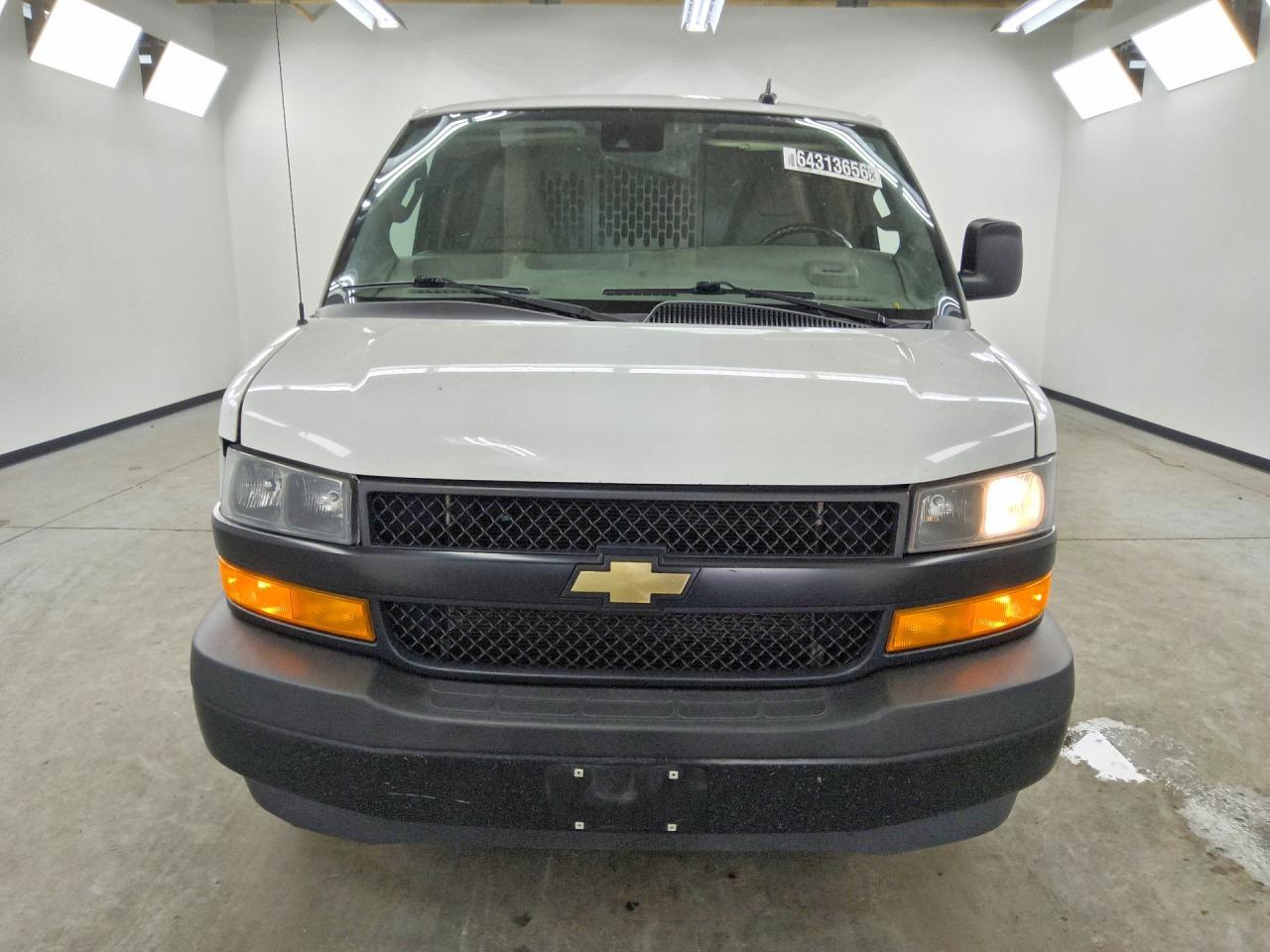 2021 CHEVROLET EXPRESS G2500 — Фото 5 из 13