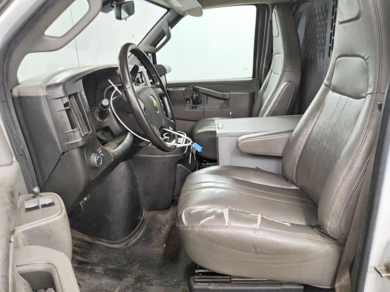 2021 CHEVROLET EXPRESS G2500 — Фото 7 из 13