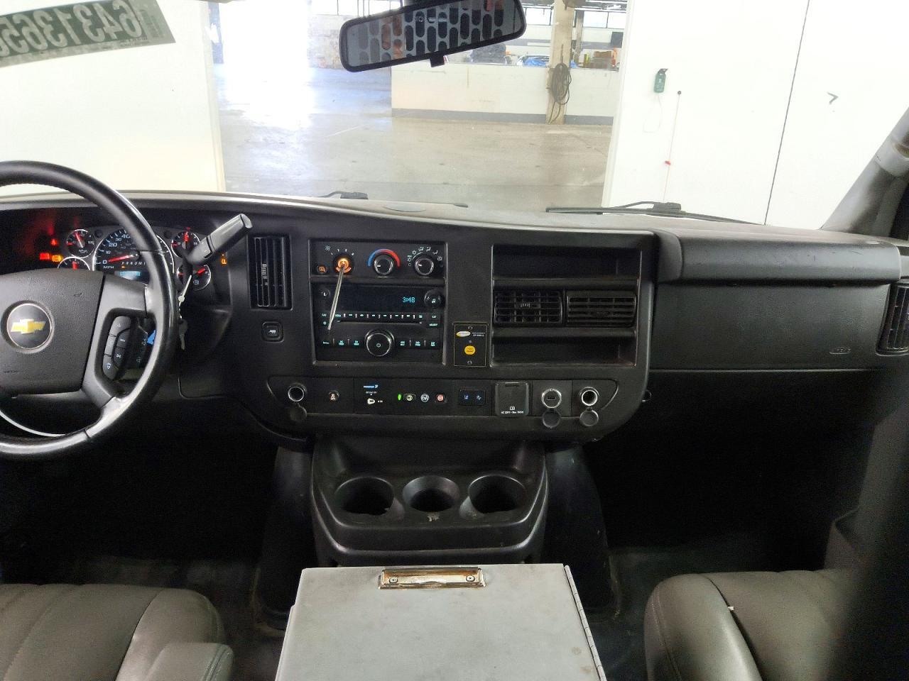 2021 CHEVROLET EXPRESS G2500 — Фото 8 из 13