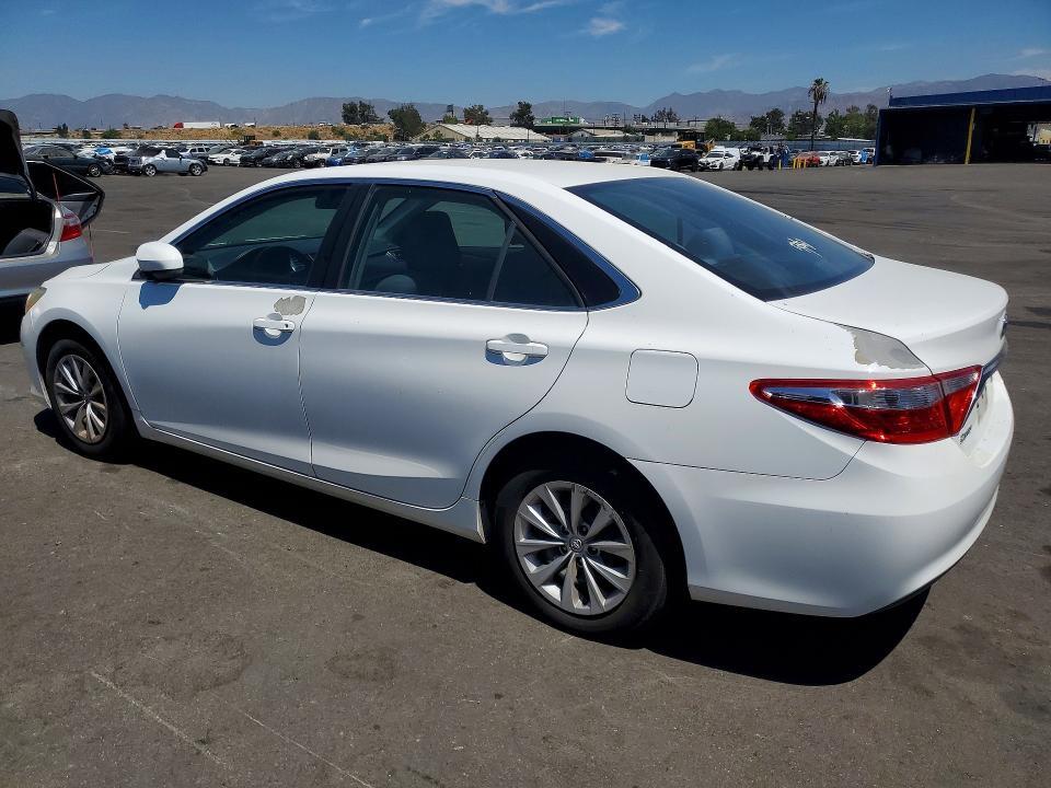 2015 TOYOTA CAMRY LE — Фото 2 из 12