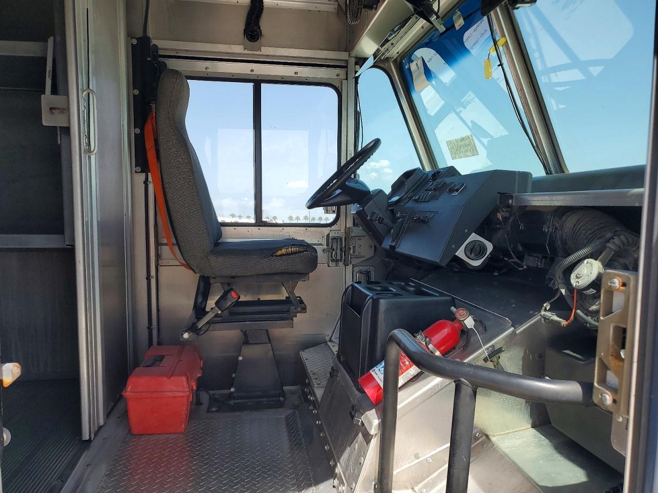 2021 FREIGHTLINER CHASSIS M LINE WALK-IN VAN — Фото 11 из 13