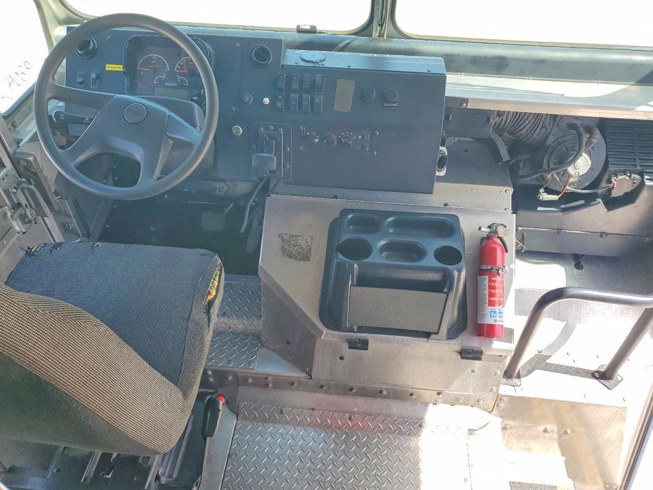 2021 FREIGHTLINER CHASSIS M LINE WALK-IN VAN — Фото 8 из 13