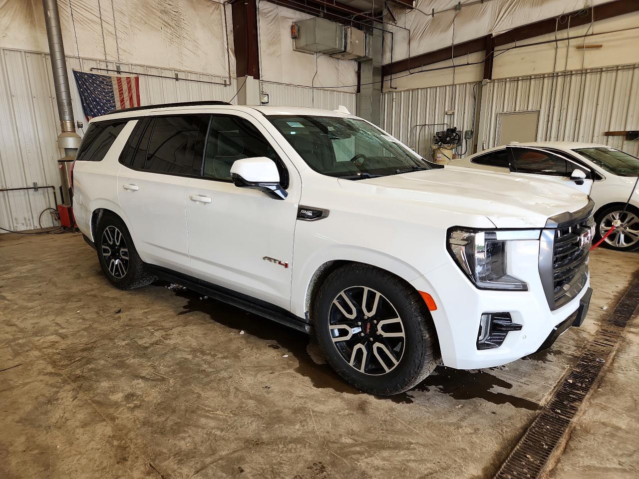 2021 GMC YUKON AT4 — Фото 4 из 12