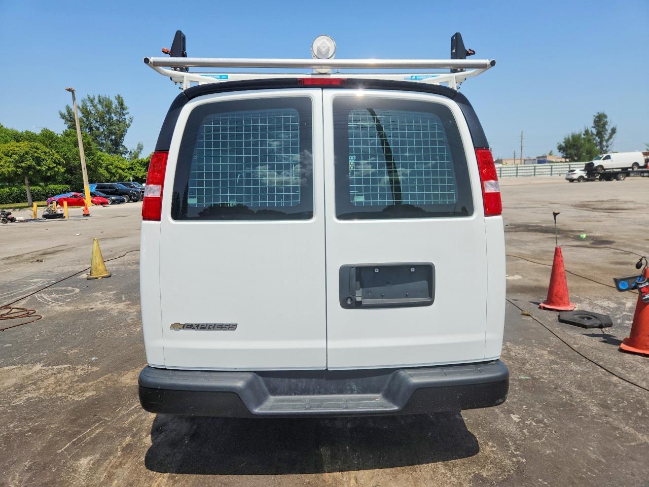2024 CHEVROLET EXPRESS G2500 — Фото 6 из 13