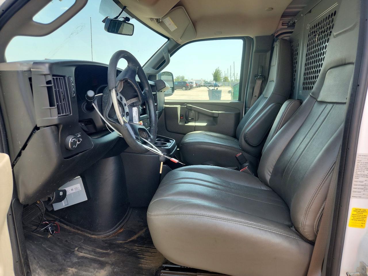 2024 CHEVROLET EXPRESS G2500 — Фото 7 из 13