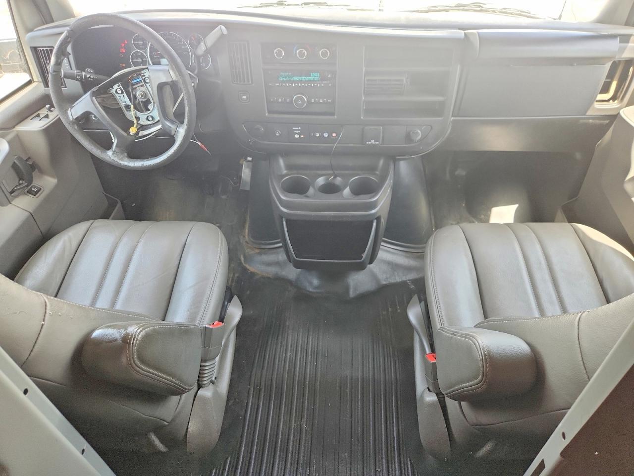 2024 CHEVROLET EXPRESS G2500 — Фото 8 из 13