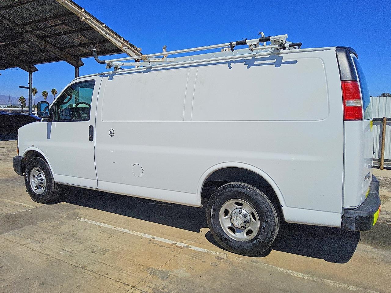 2016 CHEVROLET EXPRESS G2500 — Фото 2 из 13