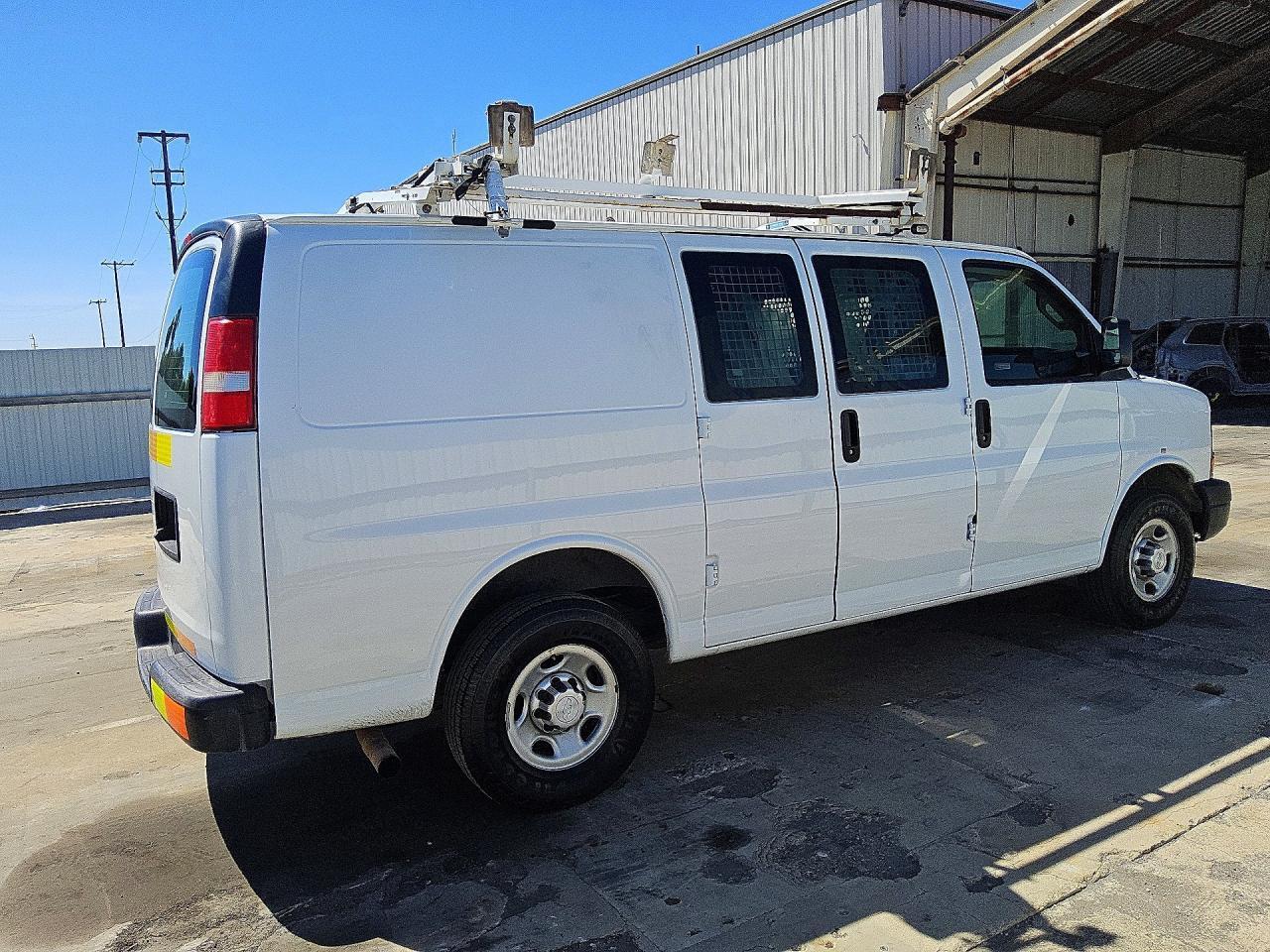 2016 CHEVROLET EXPRESS G2500 — Фото 3 из 13