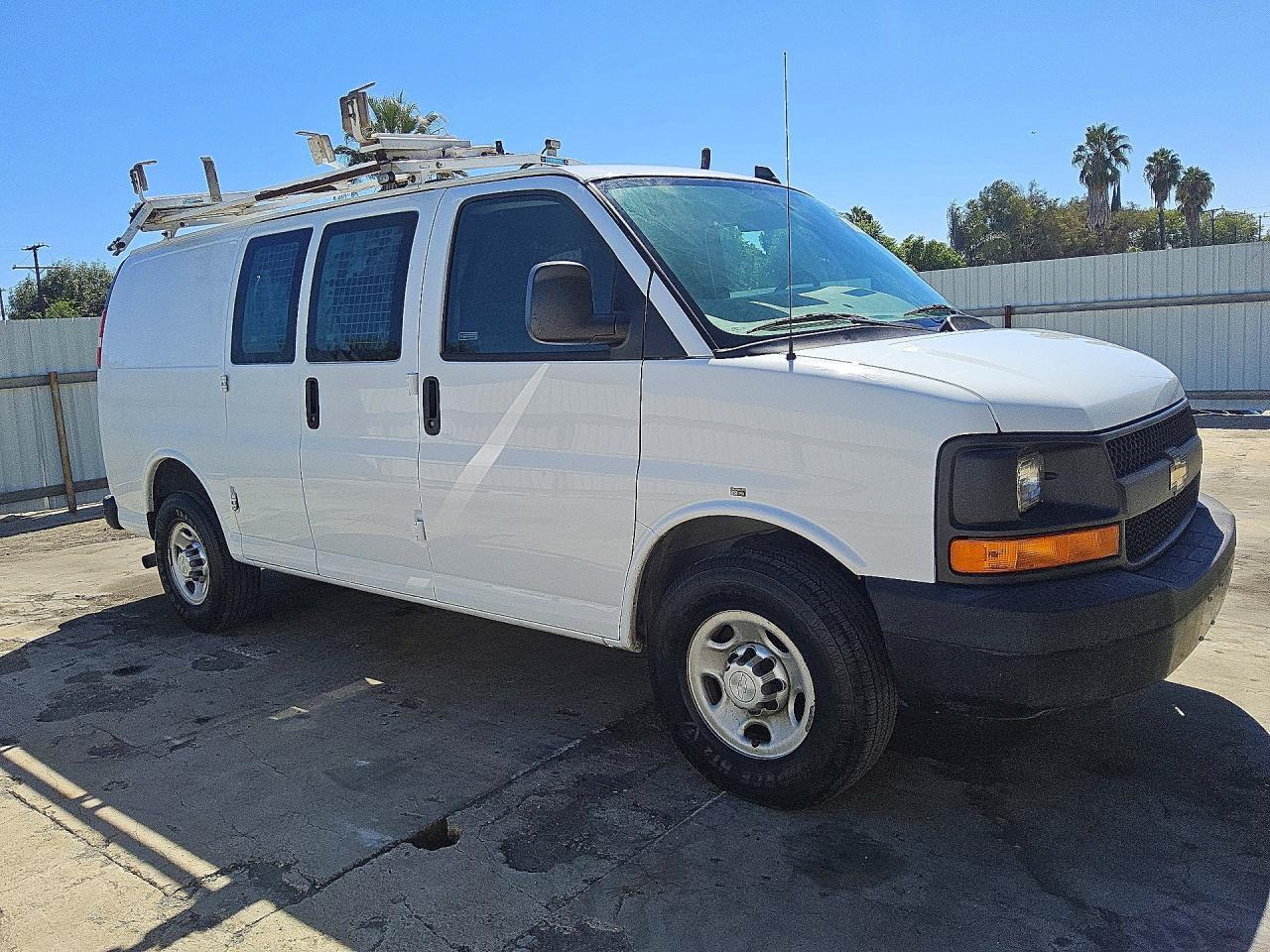 2016 CHEVROLET EXPRESS G2500 — Фото 4 из 13