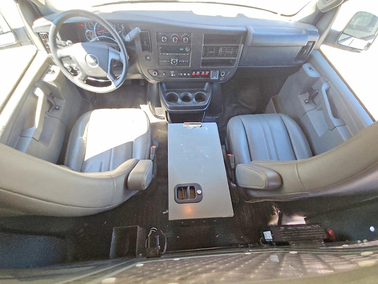 2016 CHEVROLET EXPRESS G2500 — Фото 8 из 13