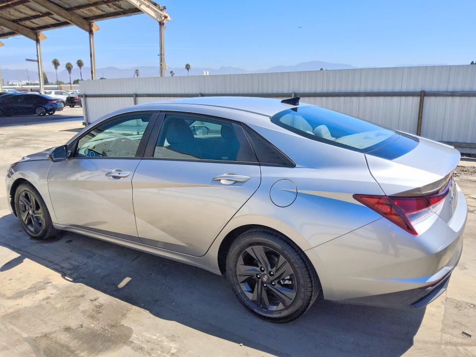 2021 HYUNDAI ELANTRA SEL — Фото 2 из 13