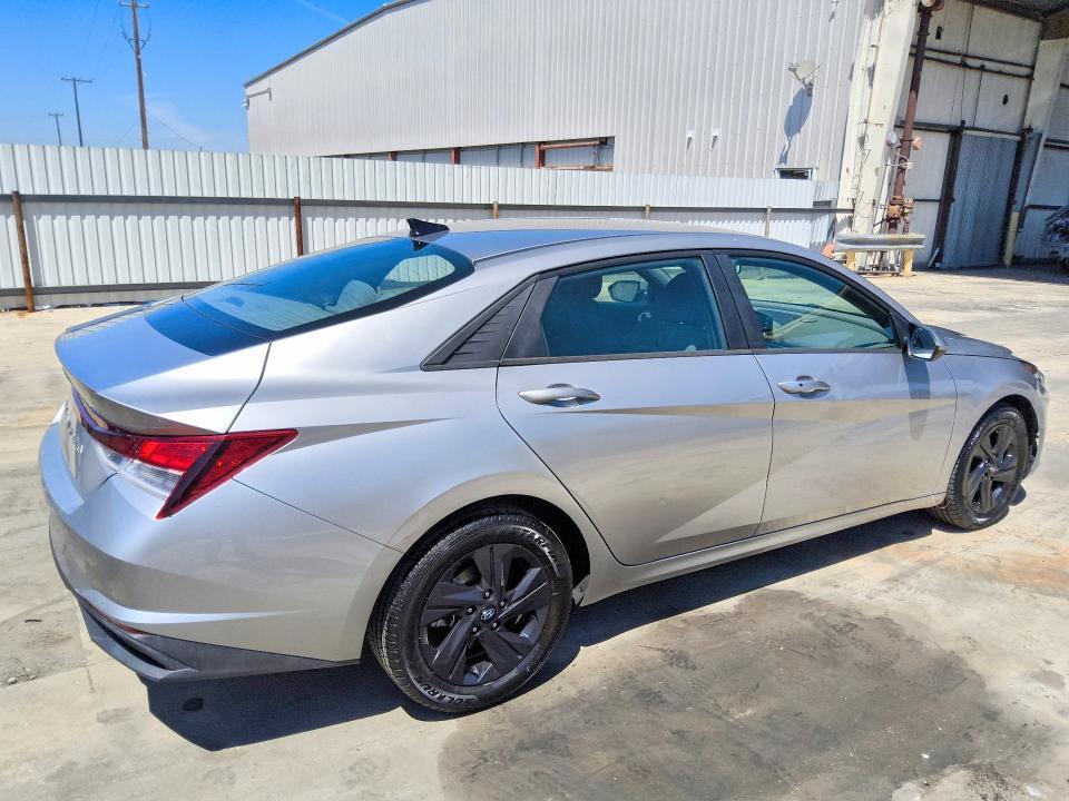 2021 HYUNDAI ELANTRA SEL — Фото 3 из 13