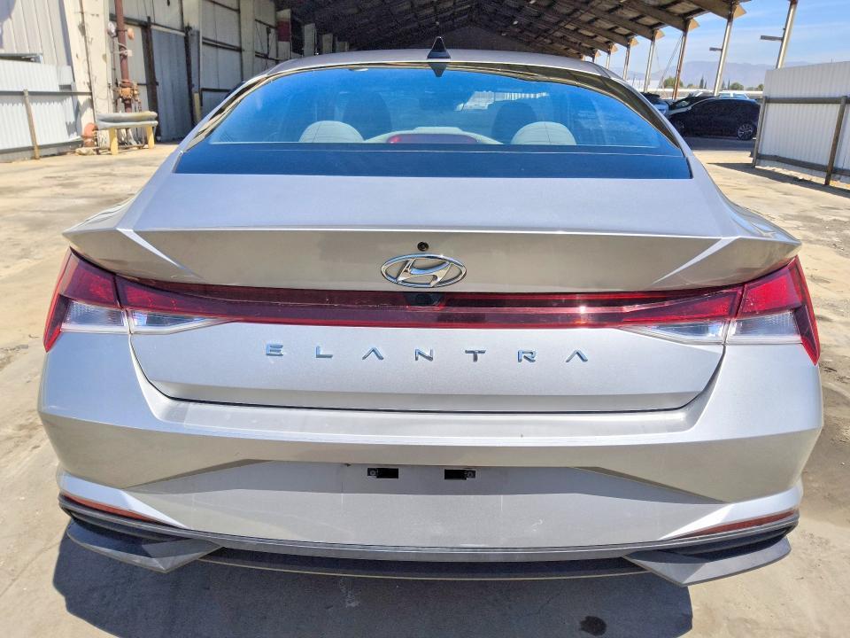 2021 HYUNDAI ELANTRA SEL — Фото 6 из 13
