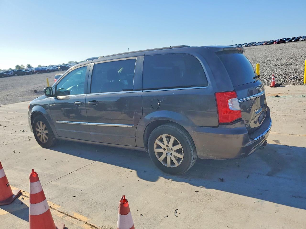 2C4RC1BG5GR229708 2016 CHRYSLER TOWN & COUNTRY photo no. 2