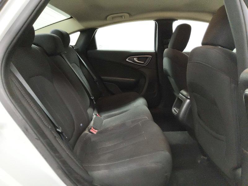 2016 CHRYSLER 200 LX — Фото 10 из 13
