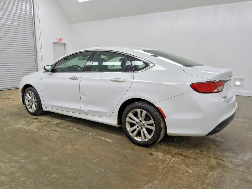 2016 CHRYSLER 200 LX — Фото 2 из 13