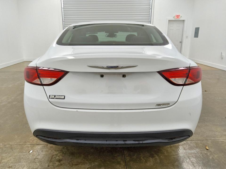 2016 CHRYSLER 200 LX — Фото 6 из 13