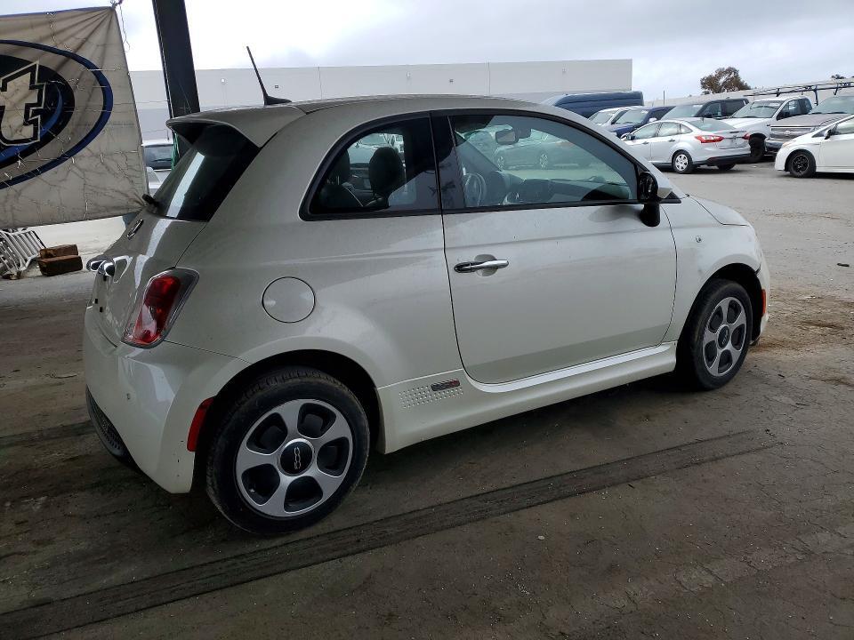 2016 FIAT 500 ELECTRIC — Фото 3 из 12