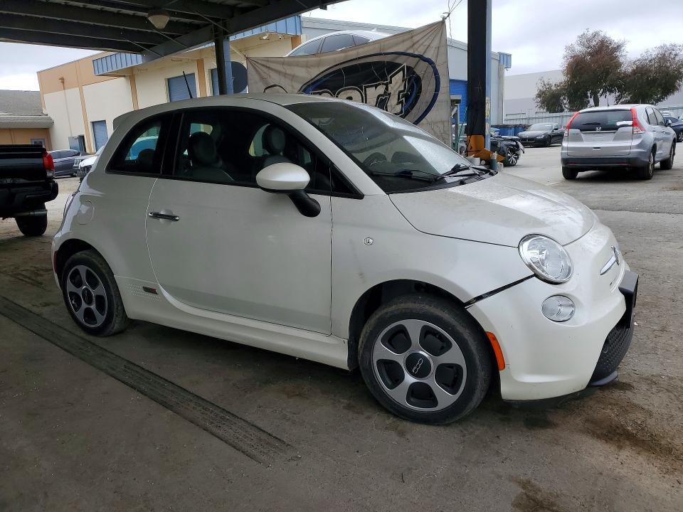 2016 FIAT 500 ELECTRIC — Фото 4 из 12