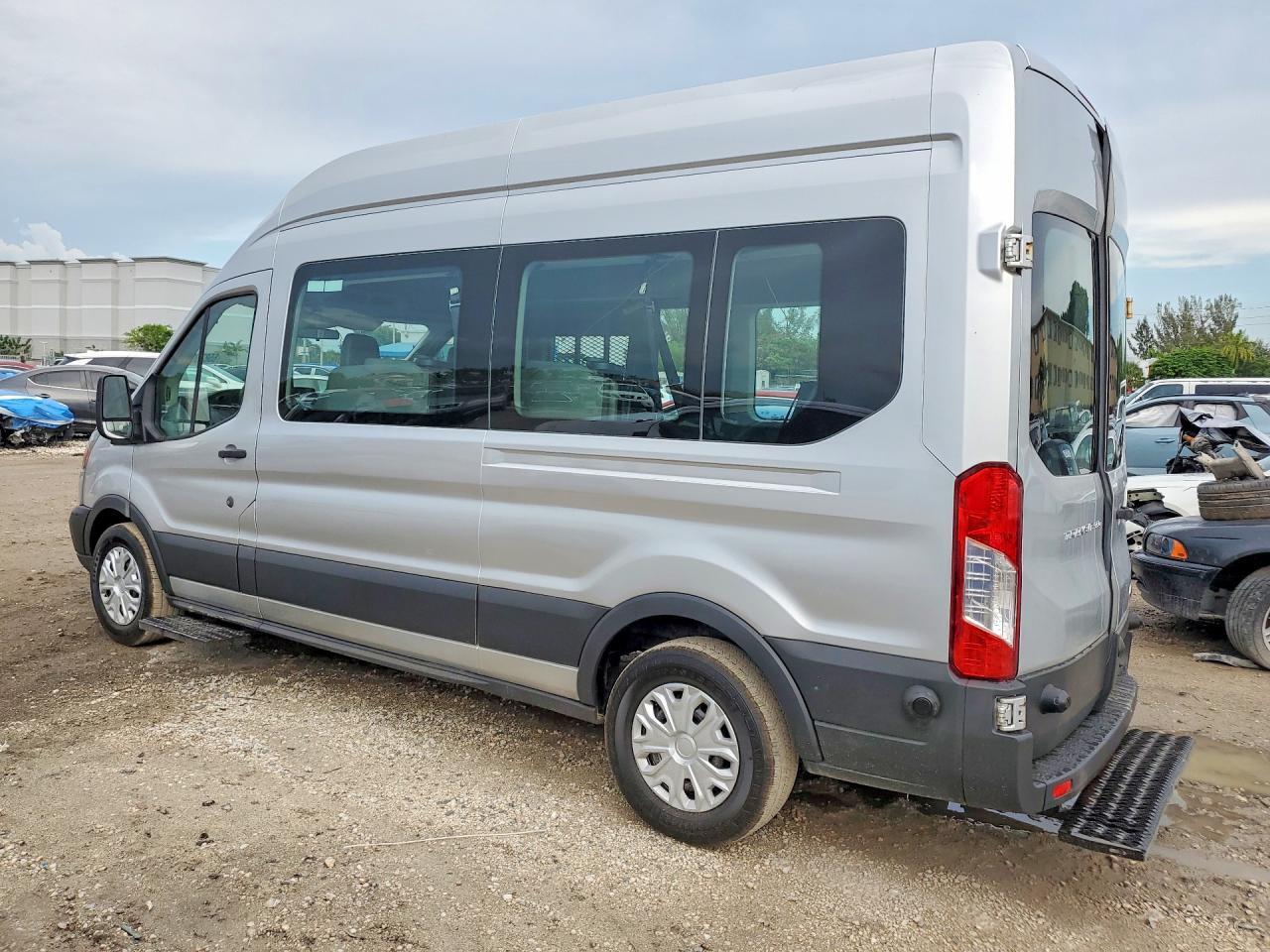 2016 FORD TRANSIT T-350 — Фото 2 из 13
