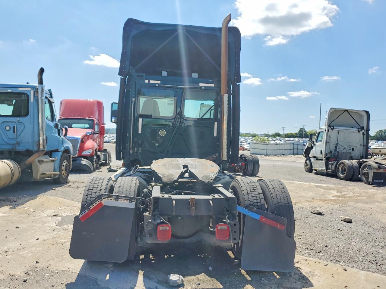 2016 FREIGHTLINER CASCADIA 113 SEMI TRUCK — Фото 6 из 12