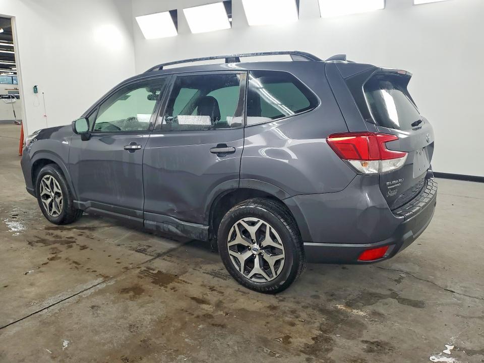 2021 SUBARU FORESTER PREMIUM — Фото 2 из 12