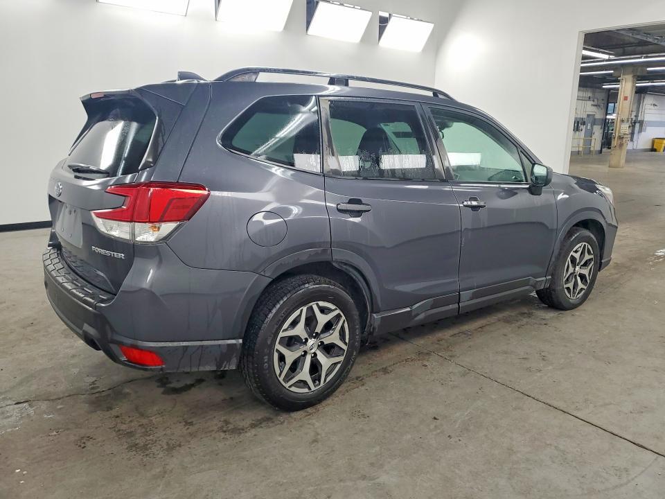 2021 SUBARU FORESTER PREMIUM — Фото 3 из 12