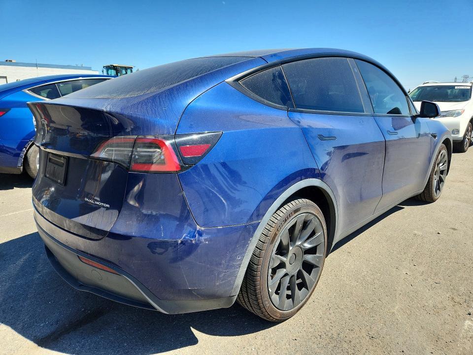 2021 TESLA MODEL Y — Фото 3 из 12