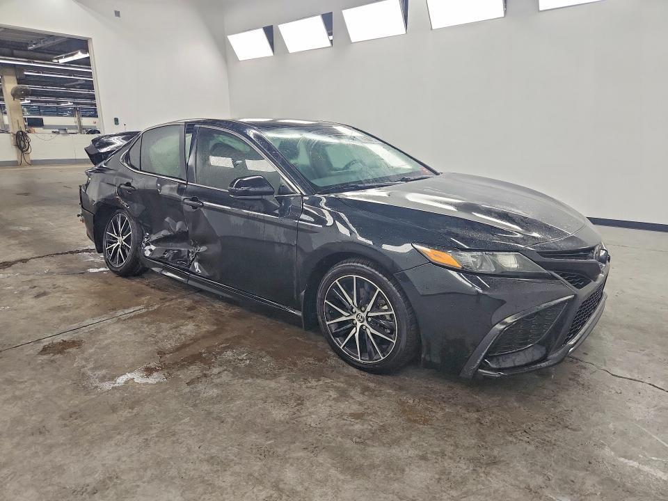 2021 TOYOTA CAMRY SE — Фото 4 из 12