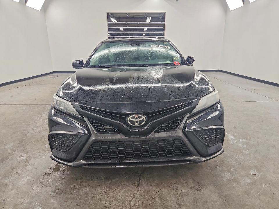 2021 TOYOTA CAMRY SE — Фото 5 из 12
