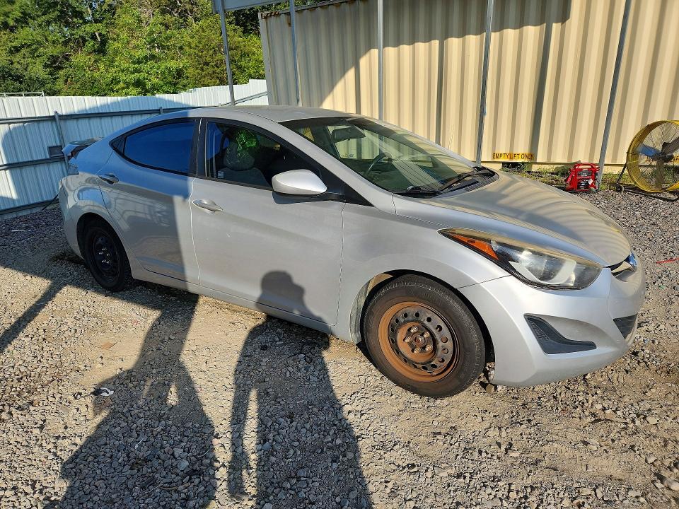 2016 HYUNDAI ELANTRA SE — Фото 4 из 12