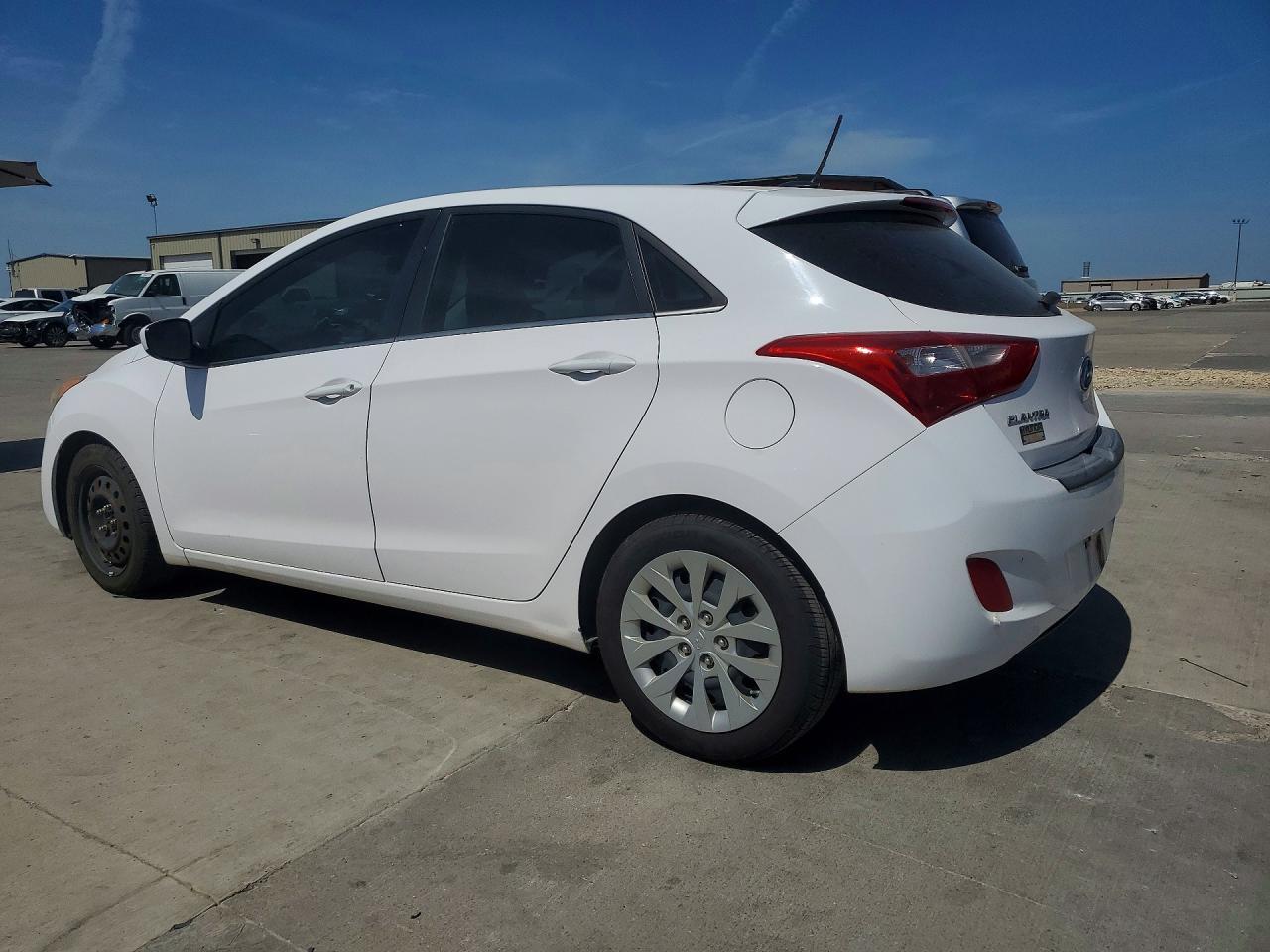 2016 HYUNDAI ELANTRA GT BASE — Фото 2 из 12