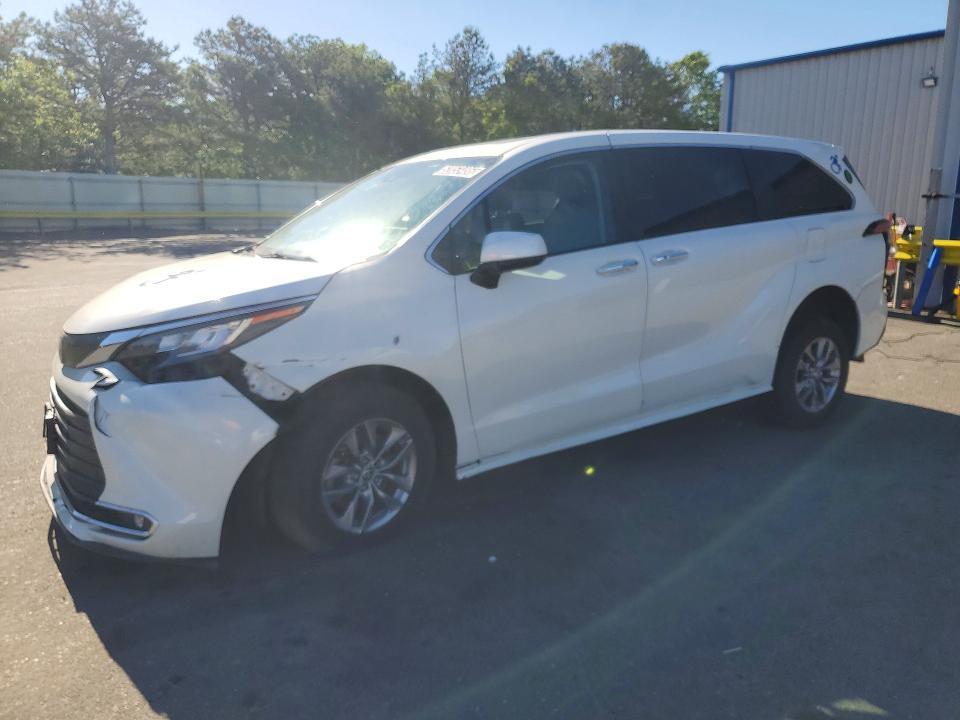2021 TOYOTA SIENNA 5TDYRKEC4MS015448