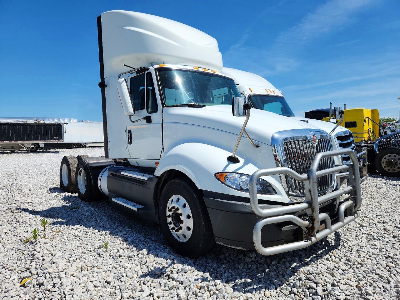 2016 INTERNATIONAL PROSTAR - SEMI TRUCK — Фото 4 из 12