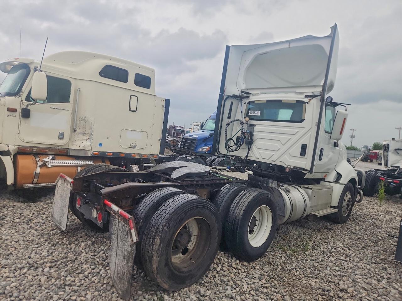 2016 INTERNATIONAL PROSTAR SEMI TRUCK — Фото 3 из 13