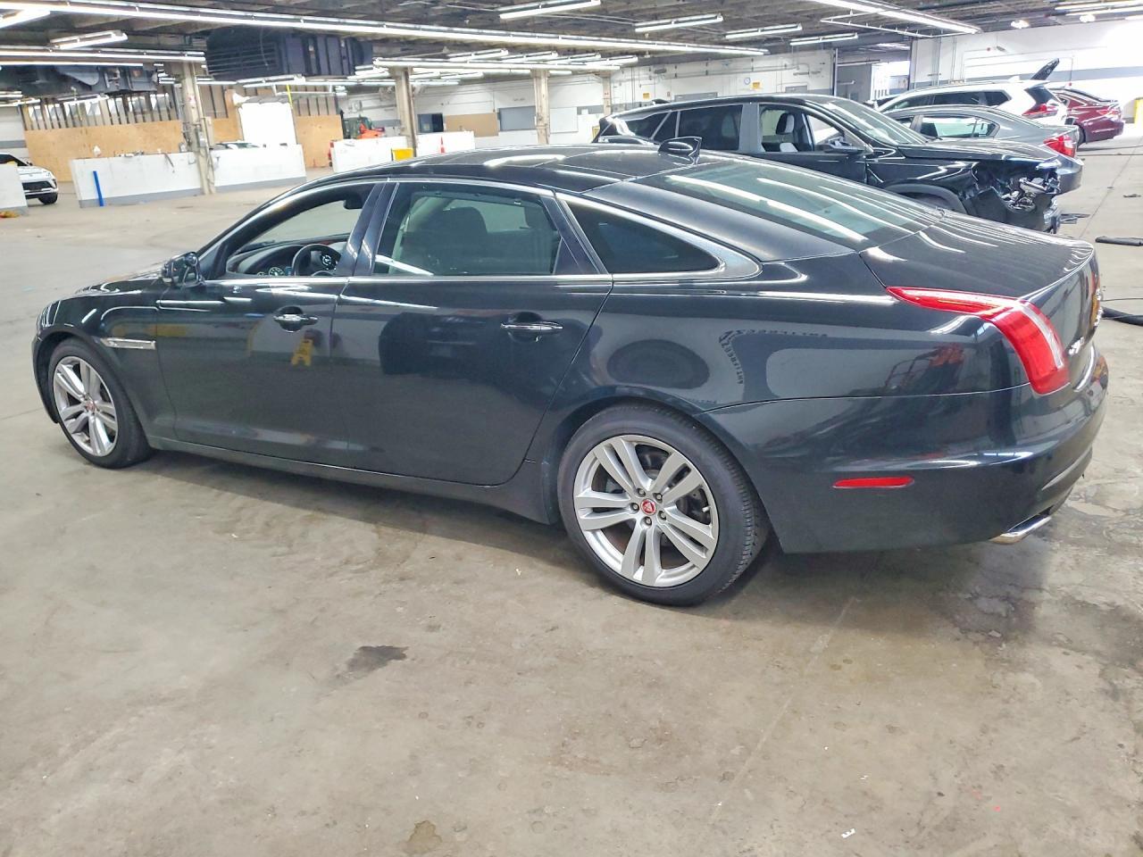 2016 JAGUAR XJL PORTFOLIO — Фото 2 из 12
