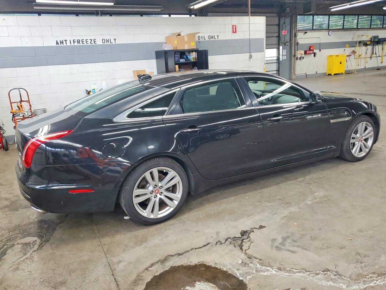 2016 JAGUAR XJL PORTFOLIO — Фото 3 из 12