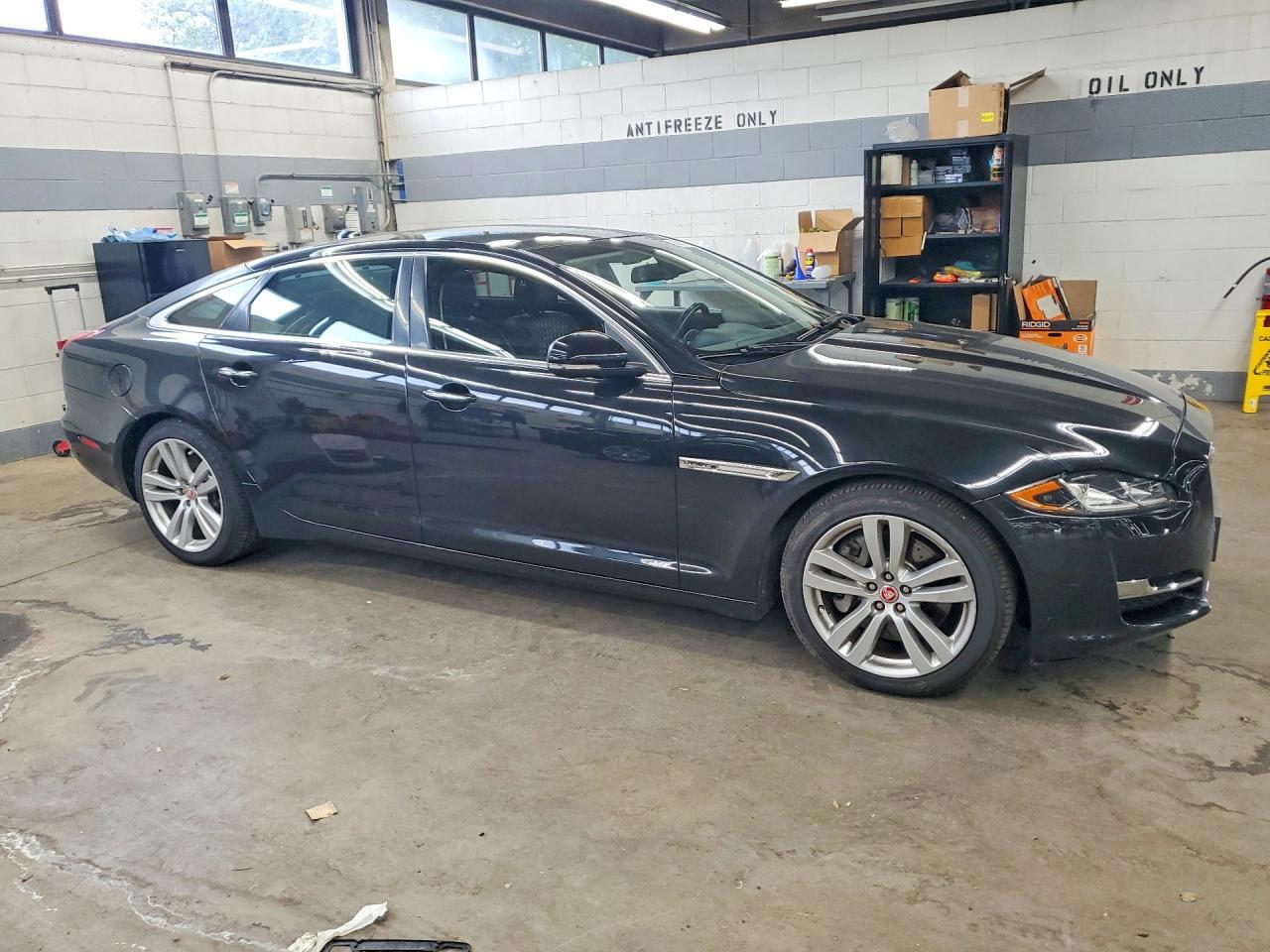 2016 JAGUAR XJL PORTFOLIO — Фото 4 из 12
