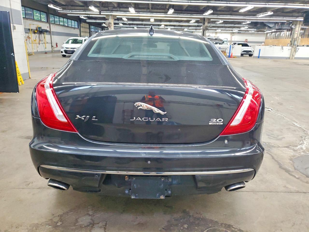 2016 JAGUAR XJL PORTFOLIO — Фото 6 из 12