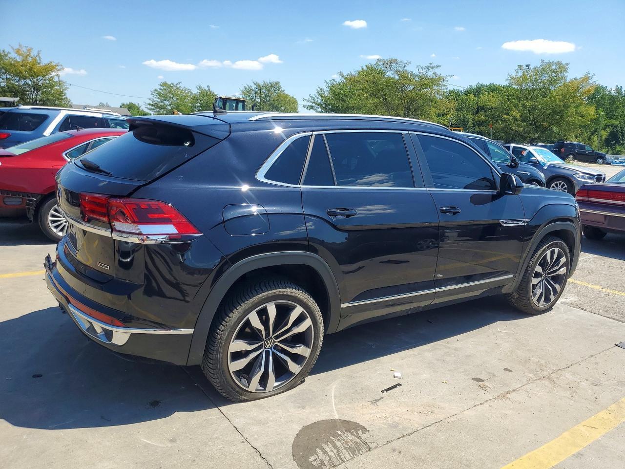 2021 VOLKSWAGEN ATLAS CROSS SPORT SEL R-LINE — Фото 3 из 14