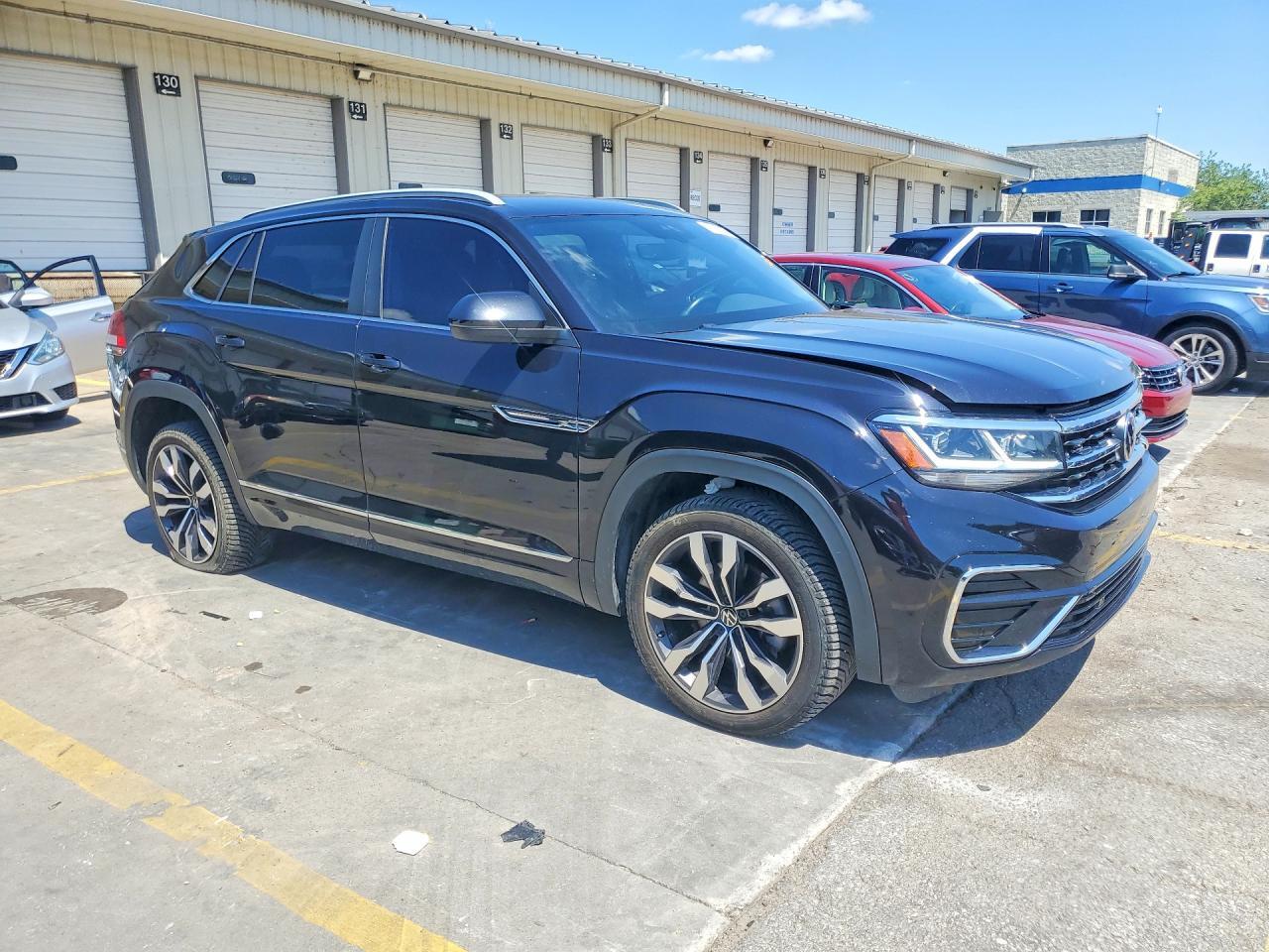 2021 VOLKSWAGEN ATLAS CROSS SPORT SEL R-LINE — Фото 4 из 14