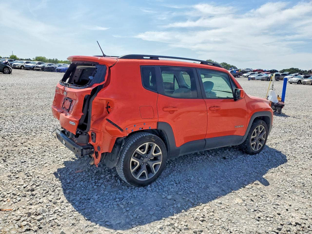 2016 JEEP RENEGADE LATITUDE — Фото 3 из 14