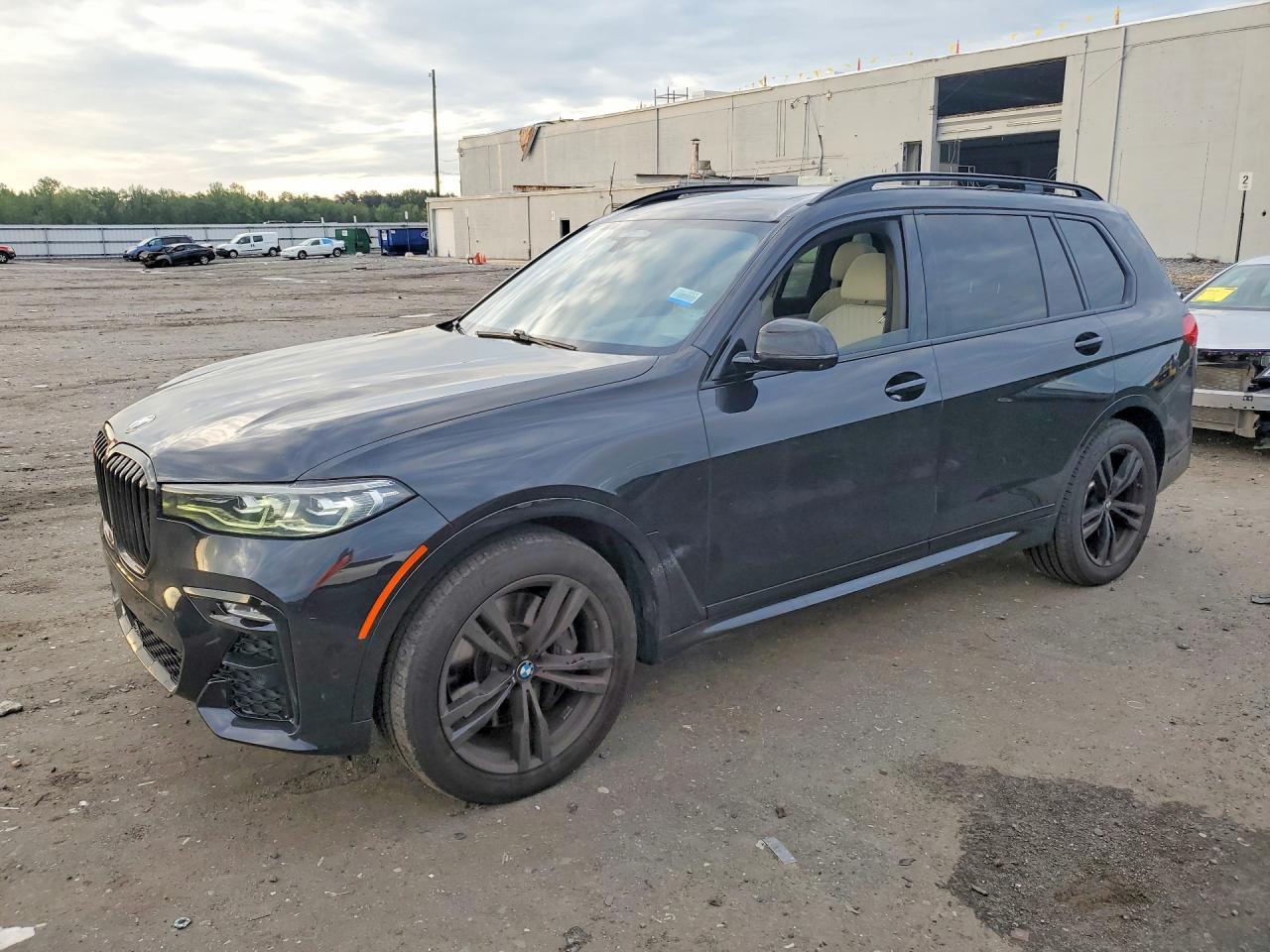 2022 BMW X7 5UXCW2C08N9K23312