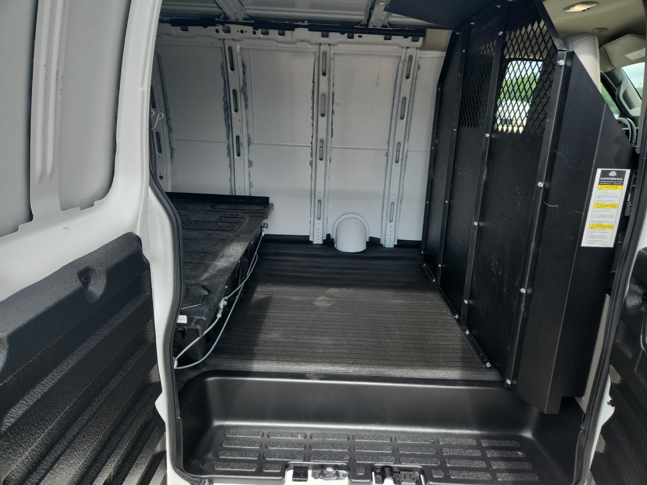 2022 CHEVROLET EXPRESS G2500 — Фото 11 из 13