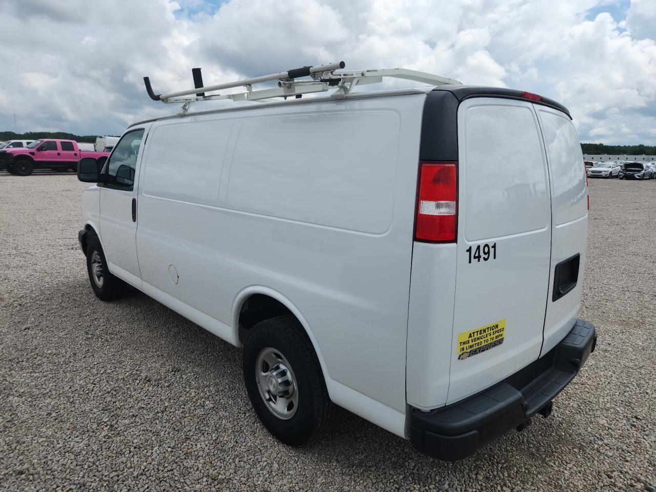 2022 CHEVROLET EXPRESS G2500 — Фото 2 из 13