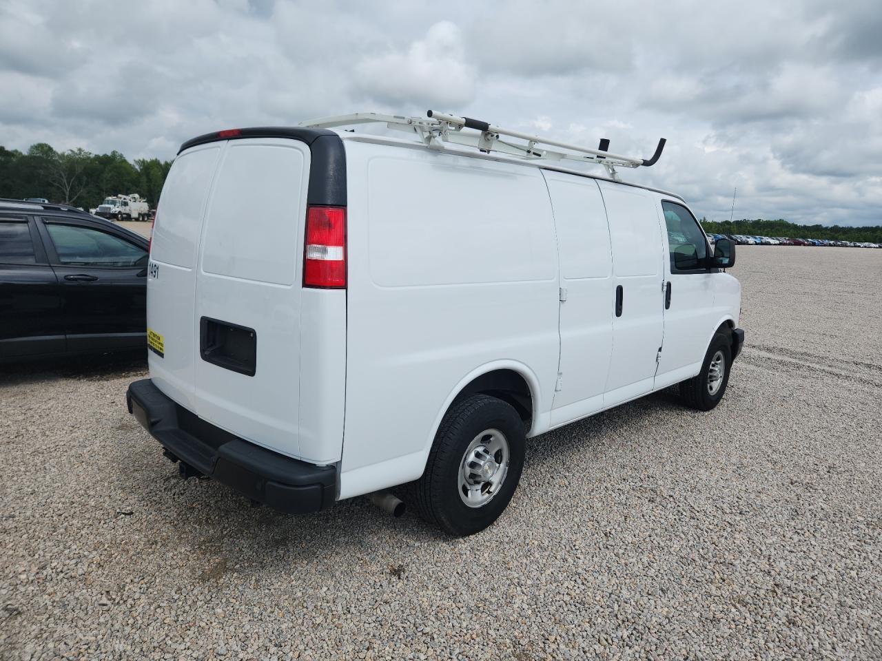 2022 CHEVROLET EXPRESS G2500 — Фото 3 из 13