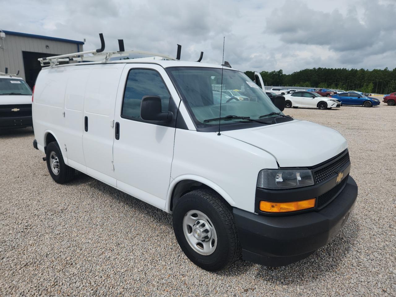 2022 CHEVROLET EXPRESS G2500 — Фото 4 из 13