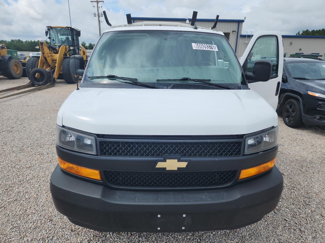 2022 CHEVROLET EXPRESS G2500 — Фото 5 из 13